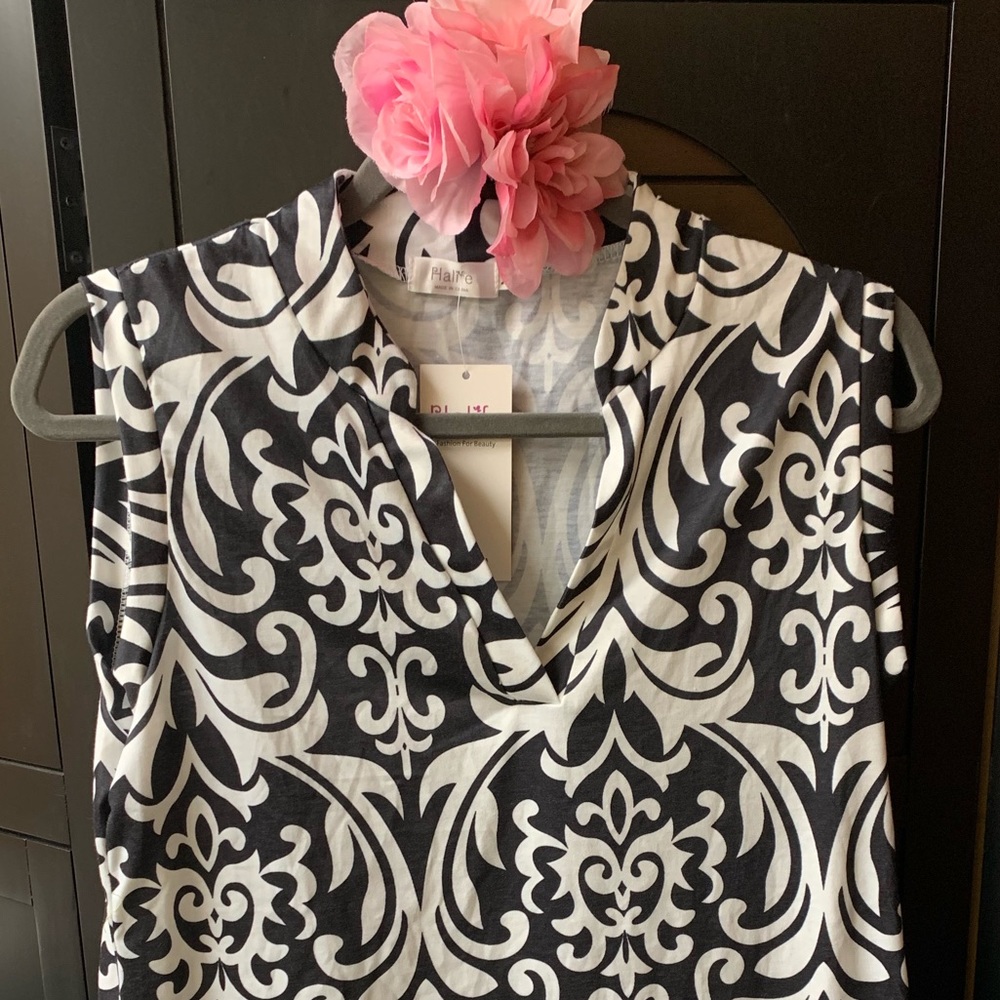 Halife Woman’s Sleeveless Top Black/White Size M